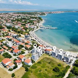 Apartament The, Vir